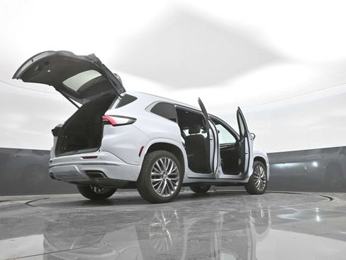 Used 2026 Buick Enclave Avenir w/ Super Cruise Package AWD/4WD image 54