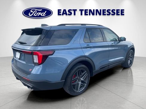 Used 2025 Ford Explorer ST RWD image 3