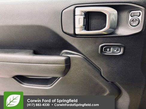 Used 2022 Jeep Wrangler Unlimited Rubicon w/ Cold Weather Group image 33