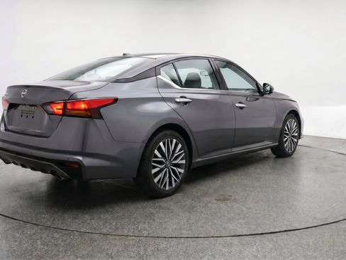 Used 2025 Nissan Altima 2.5 SV image 9