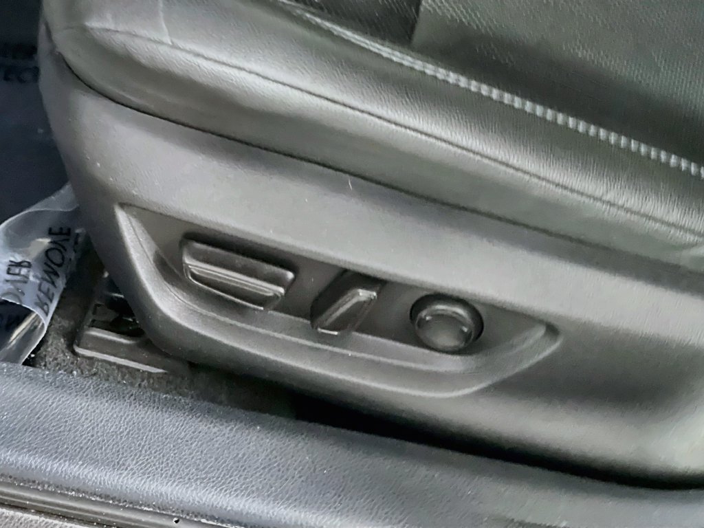 Used 2025 Toyota Camry XSE FWD image 13