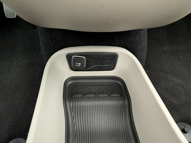 Used 2024 Chrysler Pacifica Touring-L FWD image 11