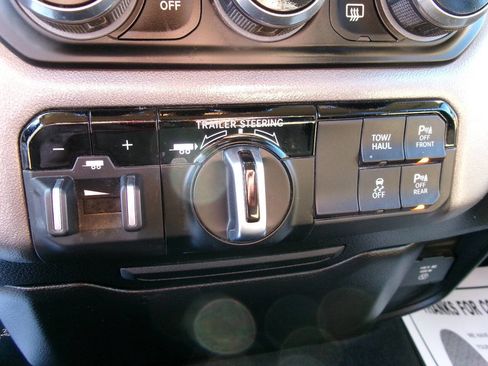 Used 2021 RAM 1500 Big Horn image 31