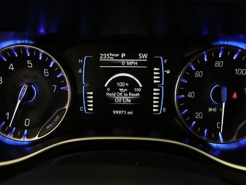 Used 2017 Chrysler Pacifica Touring-L image 17