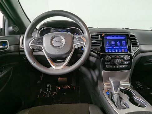 Used 2019 Jeep Grand Cherokee Altitude image 18