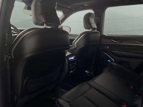 Used 2023 Jeep Grand Cherokee Overland w/ Luxury Tech Group IV image 18