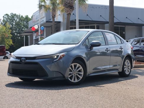 Used 2024 Toyota Corolla LE w/ LE Convenience Package FWD image 1