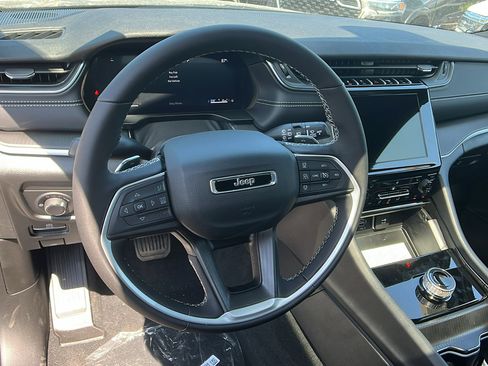 New 2025 Jeep Grand Cherokee L Altitude image 23