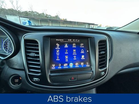 Used 2017 Chrysler 200 Limited Platinum image 35