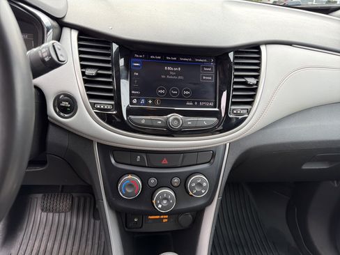 Used 2020 Chevrolet Trax LT w/ Driver Confidence Package image 26