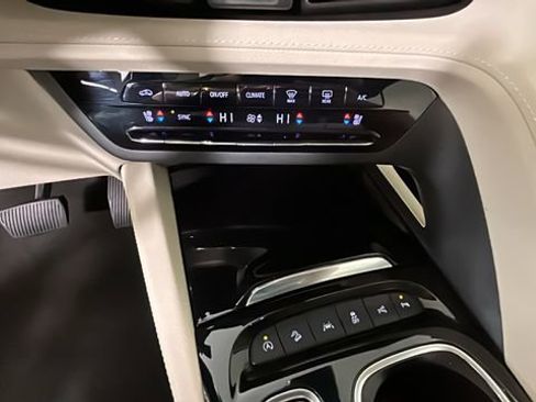 Used 2023 Buick Envision Avenir AWD/4WD image 23