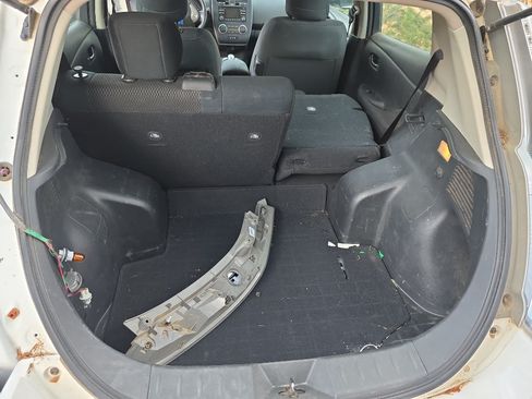 Used 2013 Nissan Leaf S FWD image 5