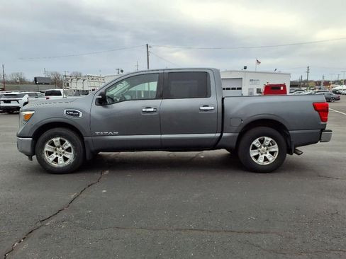 Used 2017 Nissan Titan SV RWD image 10