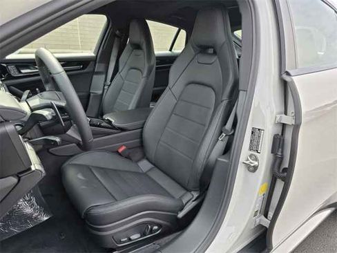 New 2025 Porsche Panamera 4 image 5