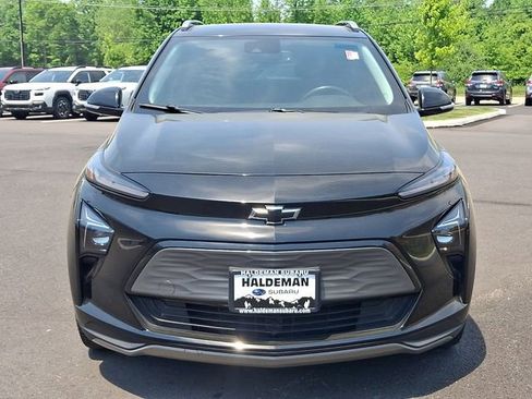 Used 2022 Chevrolet Bolt EUV LT w/ Convenience Package FWD image 2