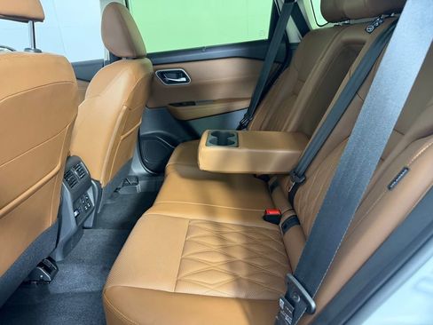 Used 2026 Nissan Rogue Platinum w/ Platinum Premium Package AWD/4WD image 27