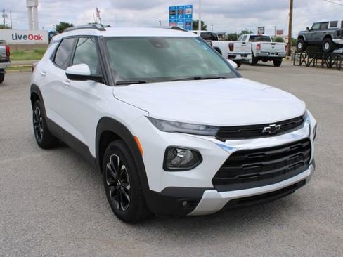 Used 2023 Chevrolet TrailBlazer LT FWD image 3