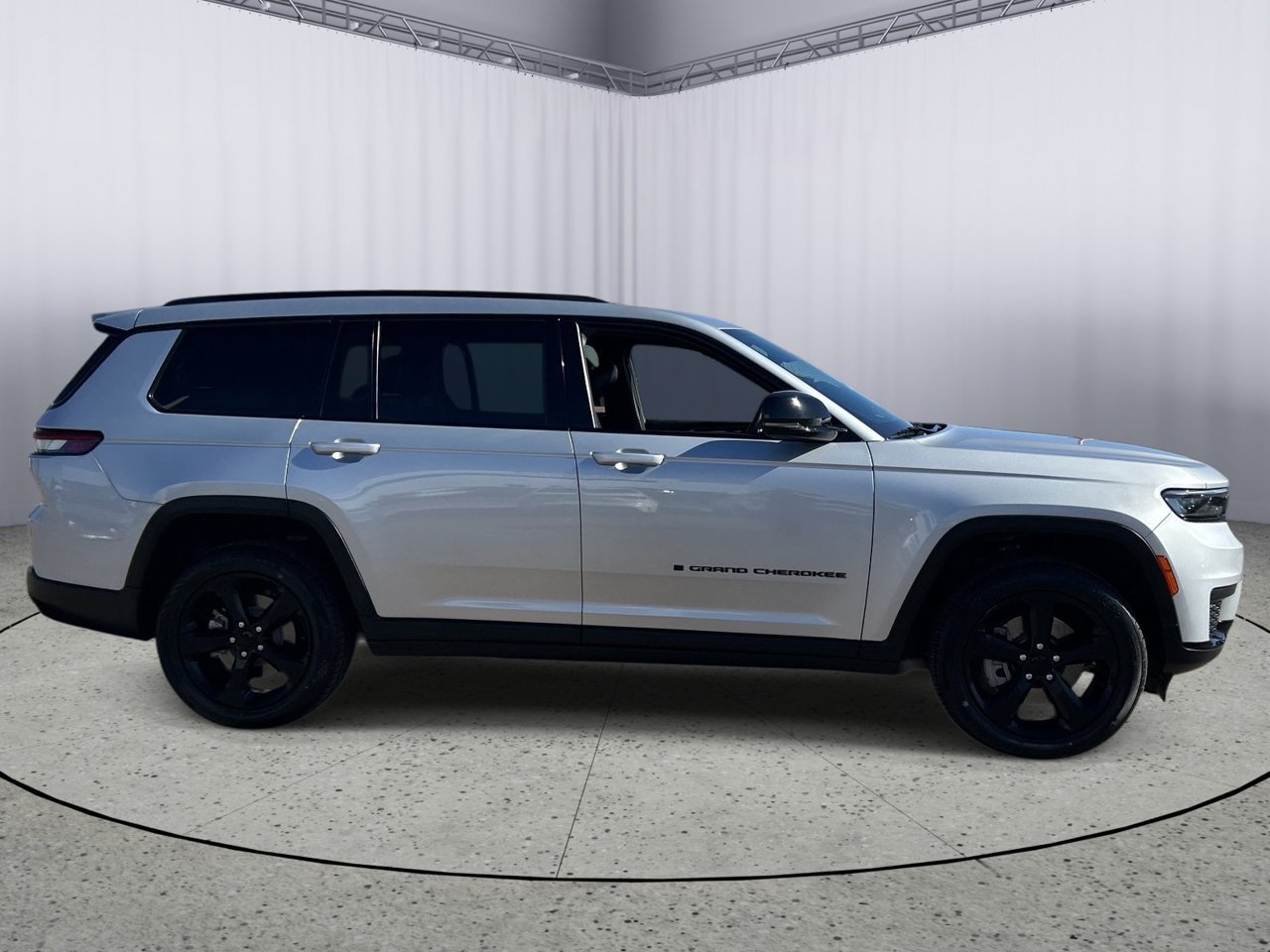 Used 2022 Jeep Grand Cherokee L Laredo RWD image 6
