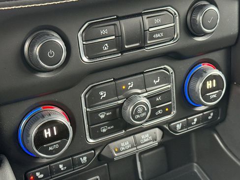 Certified 2024 Chevrolet Suburban Premier image 25