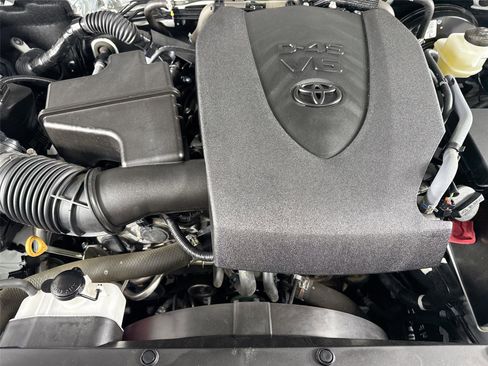 Certified 2022 Toyota Tacoma SR5 image 38