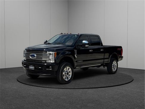 Used 2019 Ford F350 Platinum w/ Platinum Ultimate Package image 4