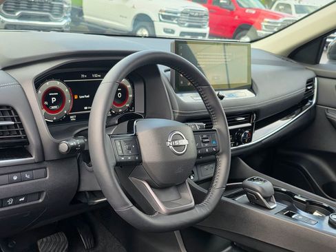 Used 2025 Nissan Rogue SL w/ Tech Package AWD/4WD image 11