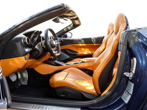 Used 2019 Ferrari Portofino image 23