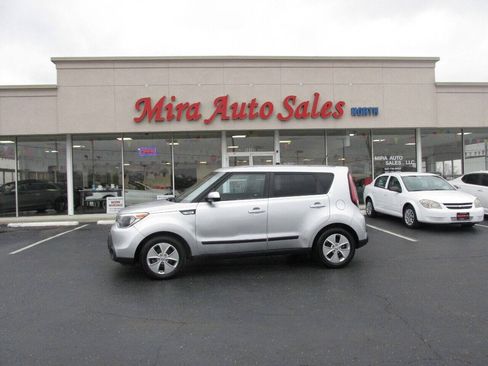 Used 2015 Kia Soul FWD image 1