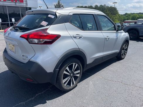Used 2020 Nissan Kicks SV FWD image 2