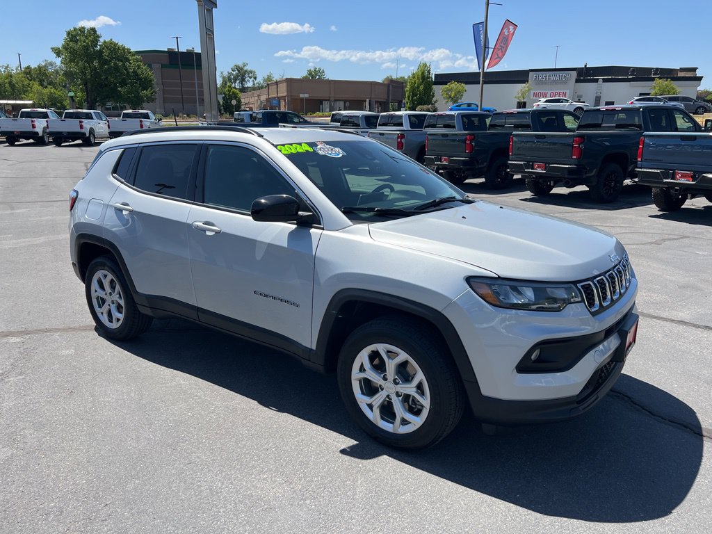 Used 2024 Jeep Compass Latitude AWD/4WD image 6