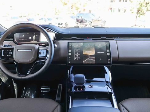 Used 2025 Land Rover Range Rover Sport Dynamic SE AWD/4WD image 9