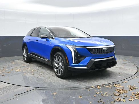 New 2026 Cadillac Optiq Luxury 1 image 6