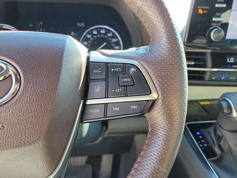 Certified 2023 Toyota Sienna Platinum FWD image 20