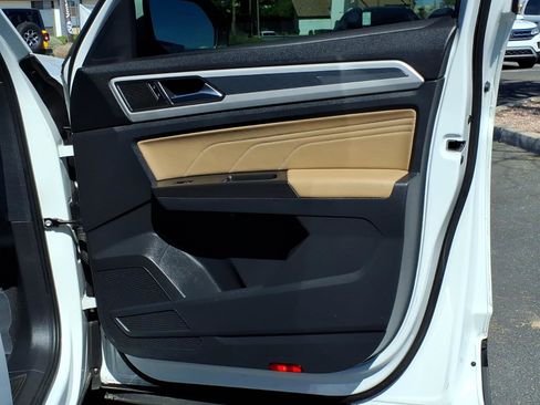 Certified 2022 Volkswagen Atlas Cross Sport SE w/ Black Wheel Package image 14