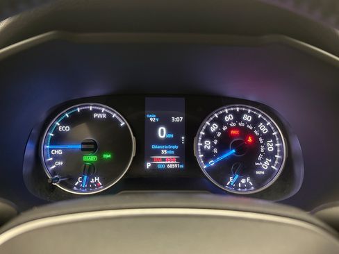 Used 2021 Toyota RAV4 XLE w/ Convenience Package AWD/4WD image 13
