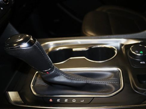 Used 2020 Chevrolet Traverse LT w/ LT Premium Package image 45