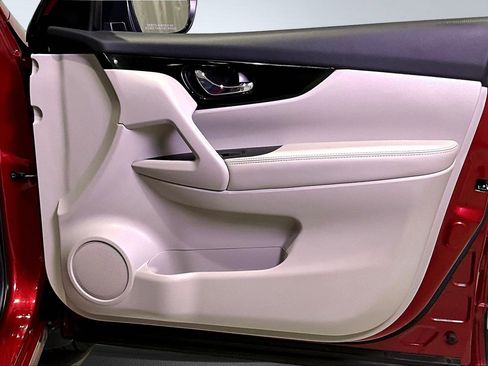 Used 2022 Nissan Rogue Sport SL image 28