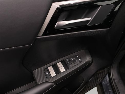 New 2025 Mitsubishi Outlander SE image 32