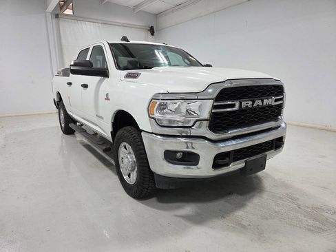 Used 2022 RAM 2500 Tradesman w/ Chrome Appearance Group AWD/4WD image 5