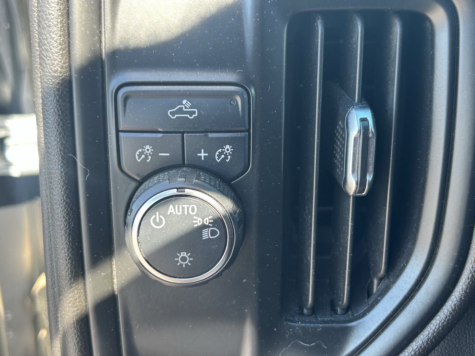 Certified 2022 Chevrolet Silverado 1500 Custom RWD image 29
