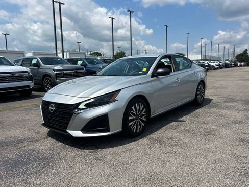 Used 2024 Nissan Altima 2.5 SV FWD image 7