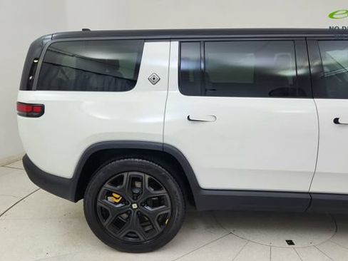 Used 2025 Rivian R1S Premium AWD/4WD image 7