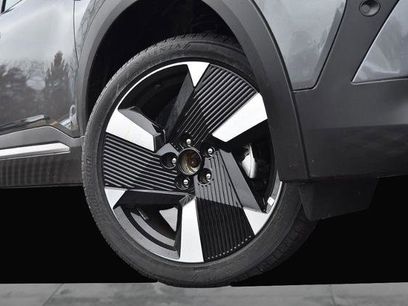 New 2025 Nissan Kicks SR