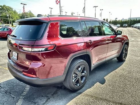 Used 2024 Jeep Grand Cherokee L Laredo image 11