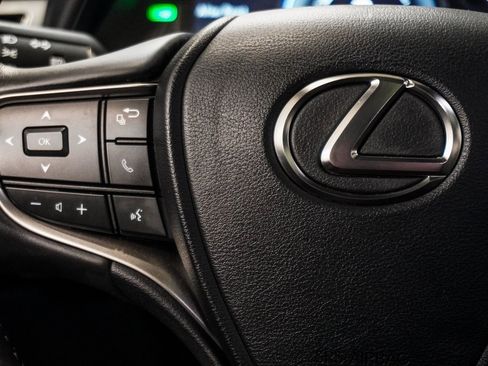 Used 2024 Lexus UX 250h AWD w/ Premium Package image 16