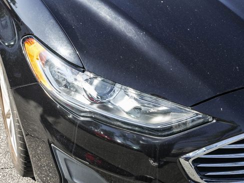 Used 2020 Ford Fusion SE image 14