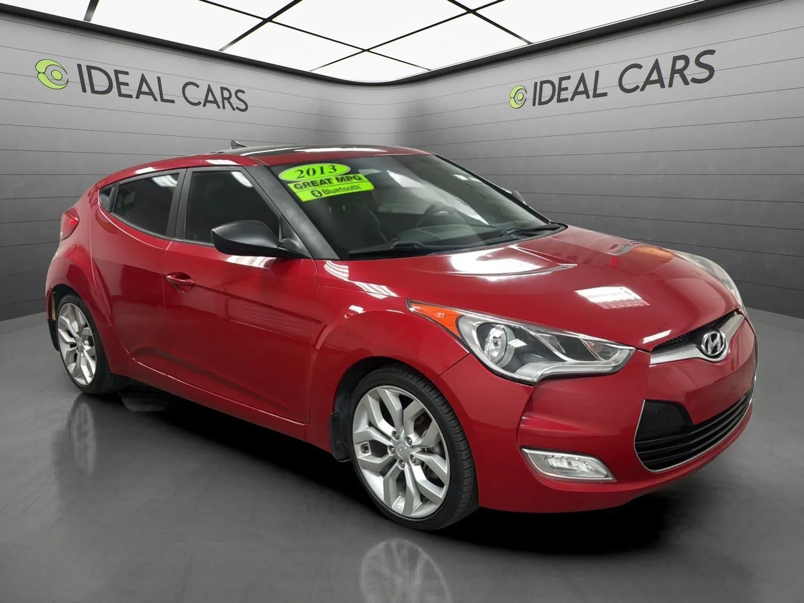 Used 2013 Hyundai Veloster w/ Style Pkg FWD image 3