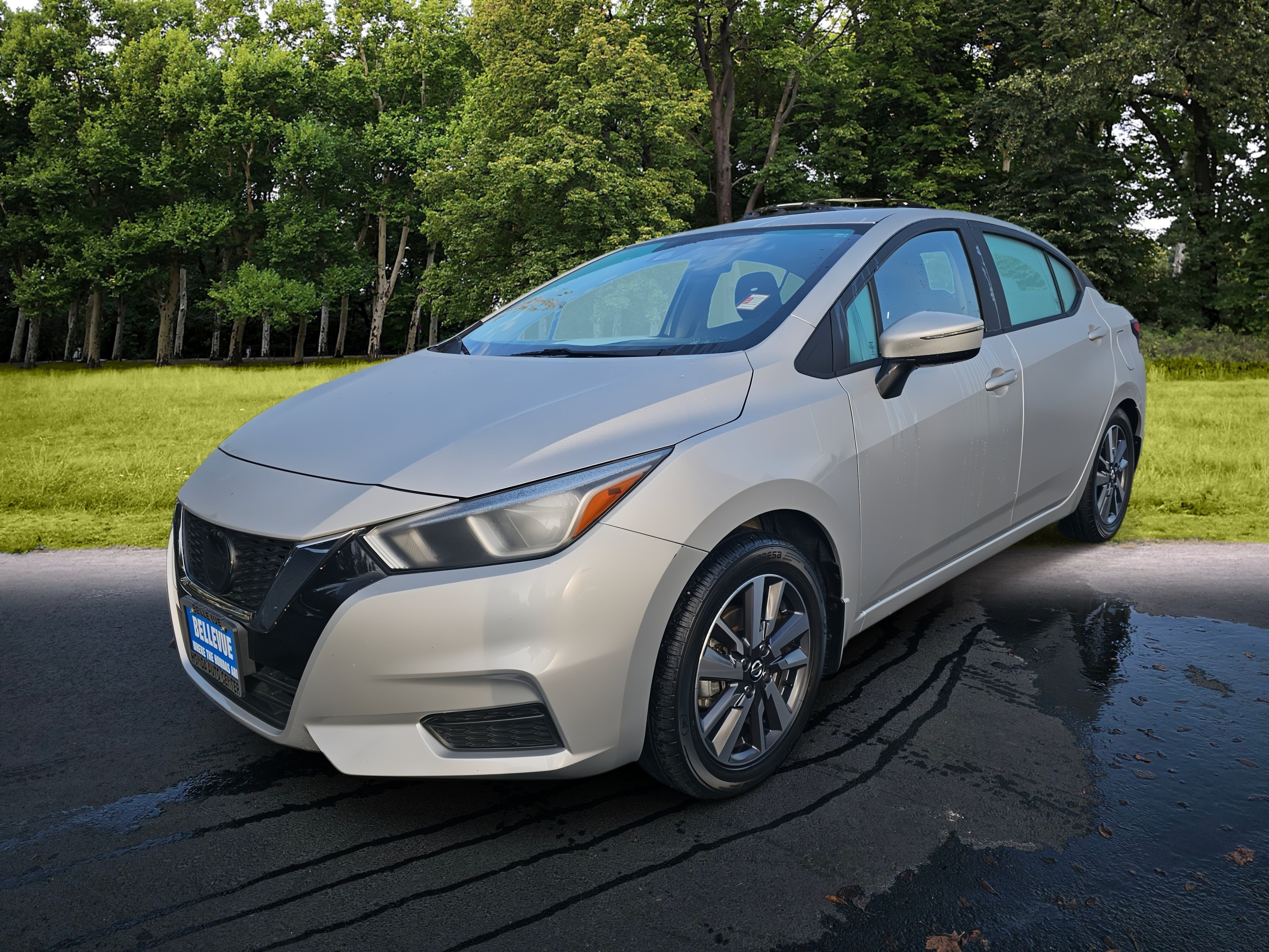 Used 2020 Nissan Versa SV FWD image 3