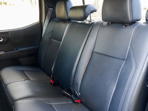 Used 2022 Toyota Tacoma TRD Sport image 16