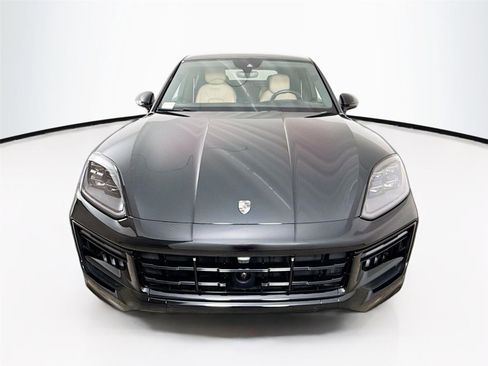 Used 2025 Porsche Cayenne Turbo image 2